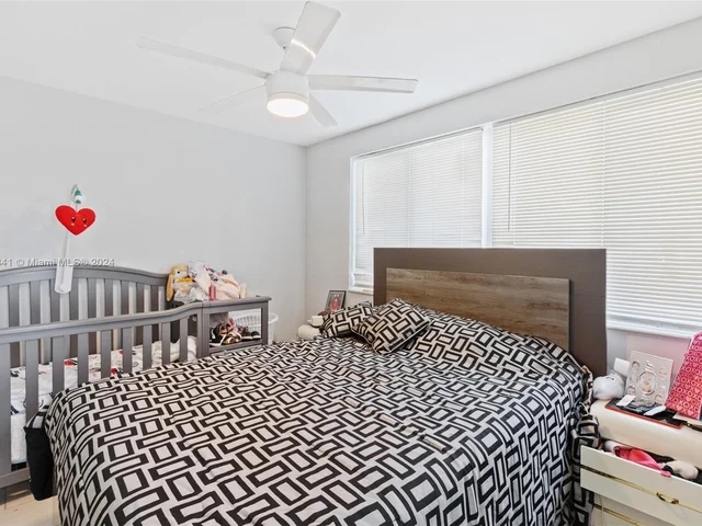 2524 Dewey St, Hollywood FL 33020