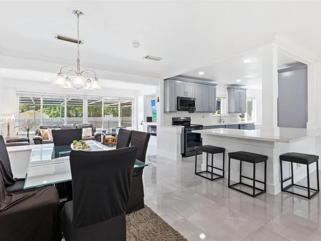 2524 Dewey St, Hollywood FL 33020