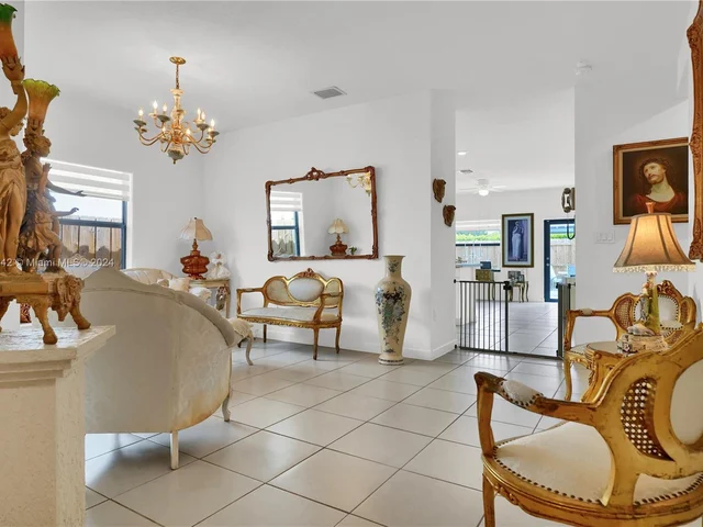 151 NE 27th Ter, Homestead FL 33033