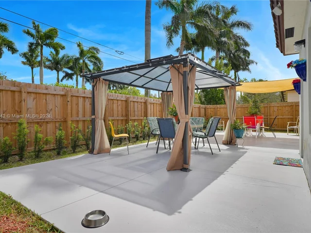 151 NE 27th Ter, Homestead FL 33033