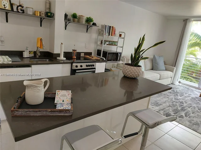 945 Michigan Ave # 5, Miami Beach FL 33139