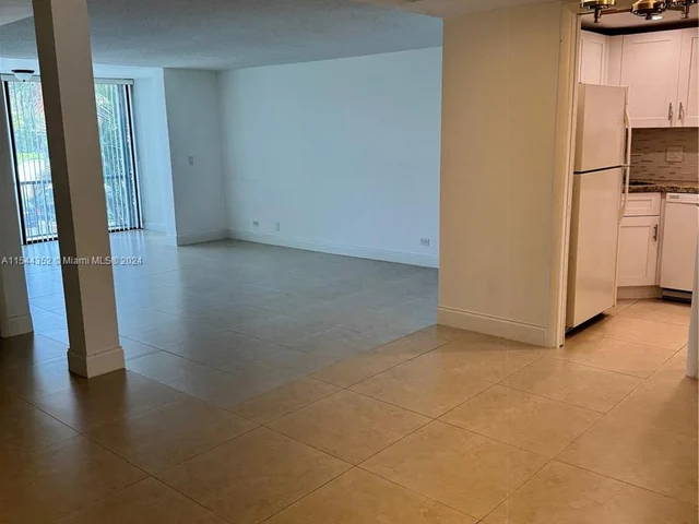 3680 Inverrary Dr # 2D, Lauderhill FL 33319