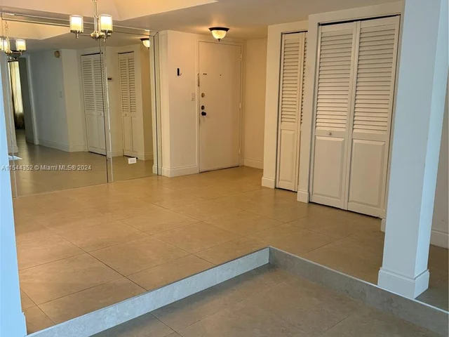 3680 Inverrary Dr # 2D, Lauderhill FL 33319