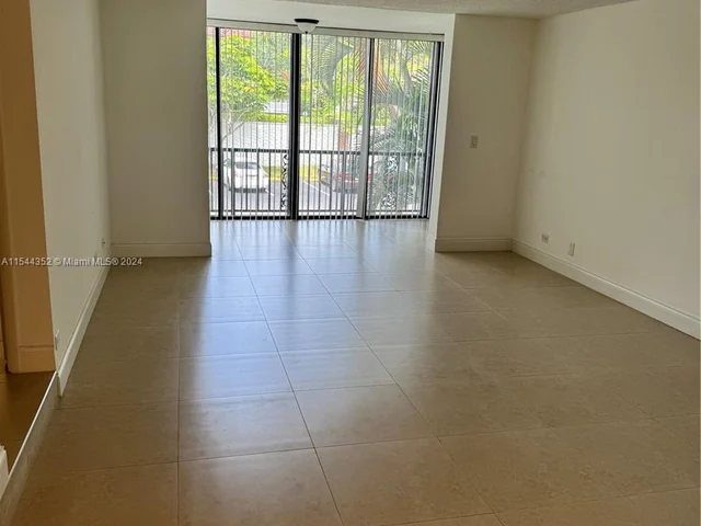 3680 Inverrary Dr # 2D, Lauderhill FL 33319