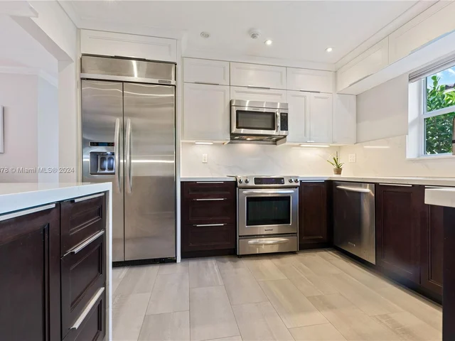 6904 Veronese St, Coral Gables FL 33146