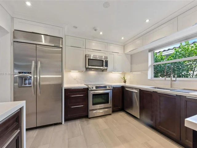 6904 Veronese St, Coral Gables FL 33146