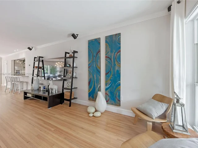 6904 Veronese St, Coral Gables FL 33146