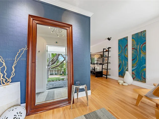 6904 Veronese St, Coral Gables FL 33146