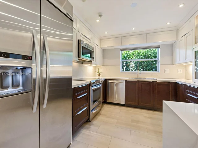 6904 Veronese St, Coral Gables FL 33146