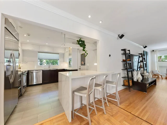 6904 Veronese St, Coral Gables FL 33146