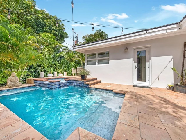 6904 Veronese St, Coral Gables FL 33146