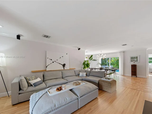 6904 Veronese St, Coral Gables FL 33146