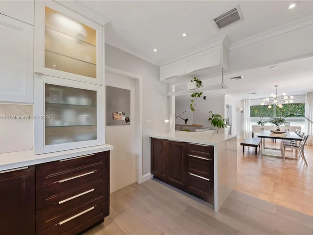 6904 Veronese St, Coral Gables FL 33146