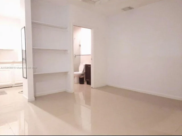 9361 SW 177th St, Palmetto Bay FL 33157