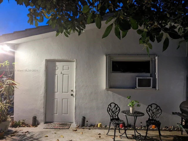 9361 SW 177th St, Palmetto Bay FL 33157