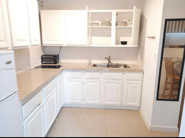 9361 SW 177th St, Palmetto Bay FL 33157