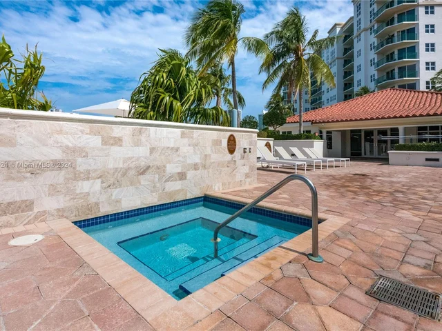 19900 E Country Club Dr # 420, Aventura FL 33180