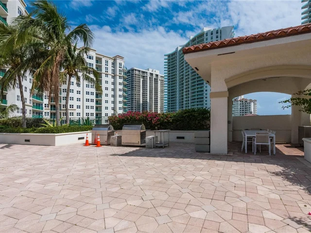 19900 E Country Club Dr # 420, Aventura FL 33180