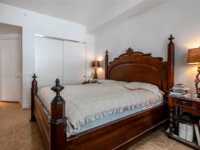 19900 E Country Club Dr # 420, Aventura FL 33180