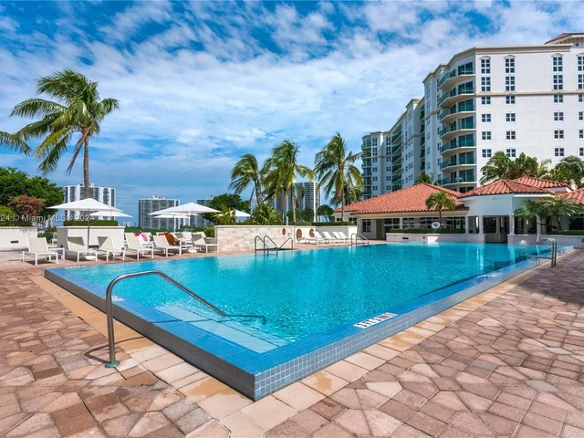19900 E Country Club Dr # 420, Aventura FL 33180