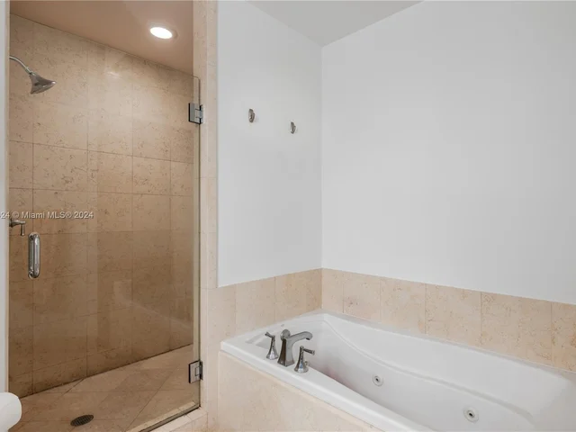 19900 E Country Club Dr # 420, Aventura FL 33180