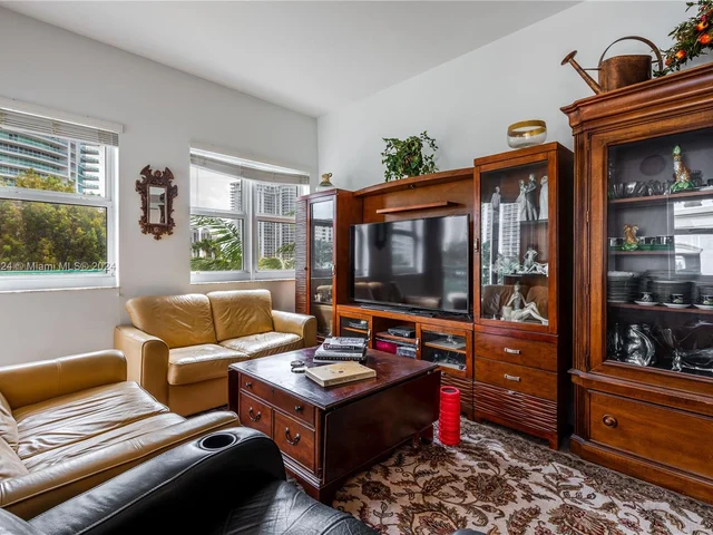 19900 E Country Club Dr # 420, Aventura FL 33180