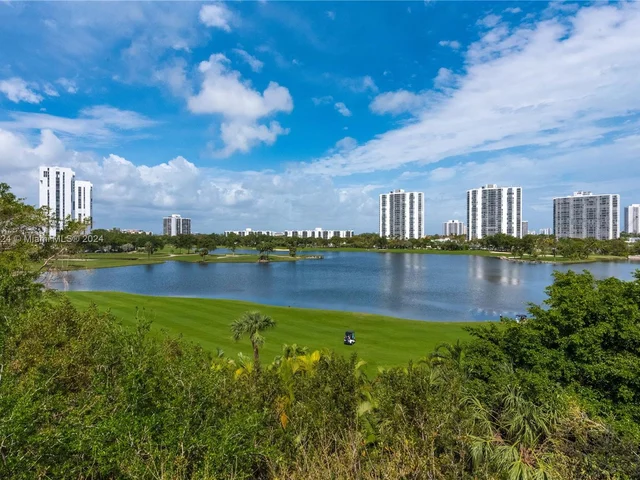 19900 E Country Club Dr # 420, Aventura FL 33180