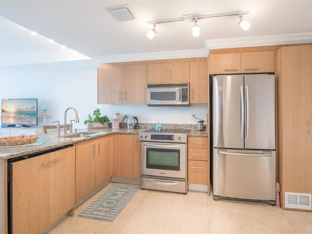 10275 Collins Ave # 405, Bal Harbour FL 33154