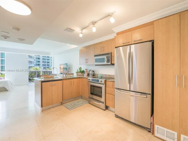 10275 Collins Ave # 405, Bal Harbour FL 33154