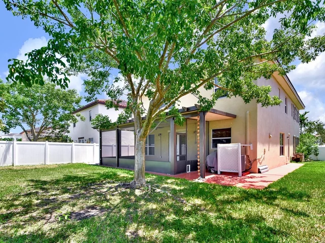 17075 SW 92nd St, Miami FL 33196