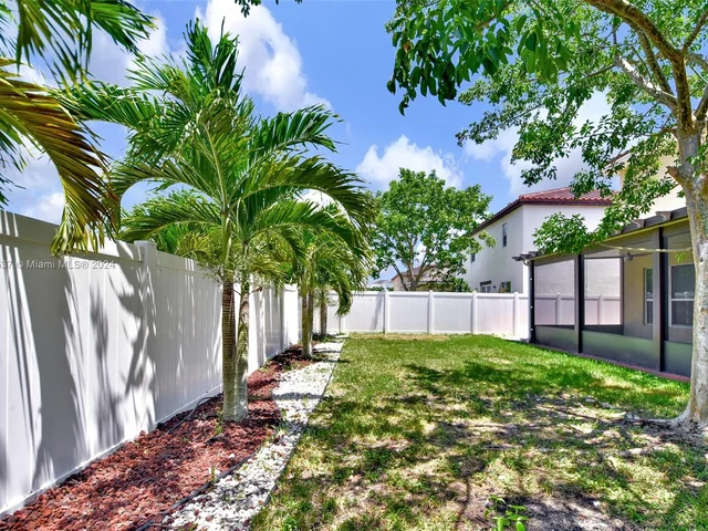 17075 SW 92nd St, Miami FL 33196