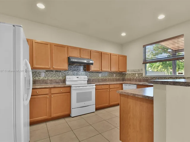 17075 SW 92nd St, Miami FL 33196