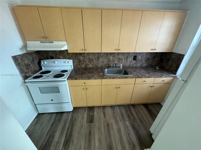 120 W 9th St # 202, Hialeah FL 33010