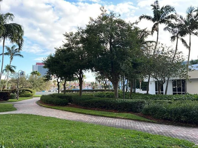 2500 Parkview Dr # 2411, Hallandale Beach FL 33009