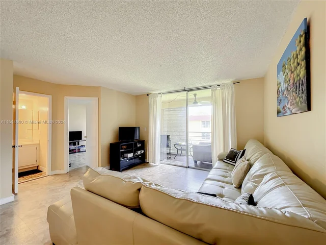 3253 Foxcroft Rd # G314, Miramar FL 33025