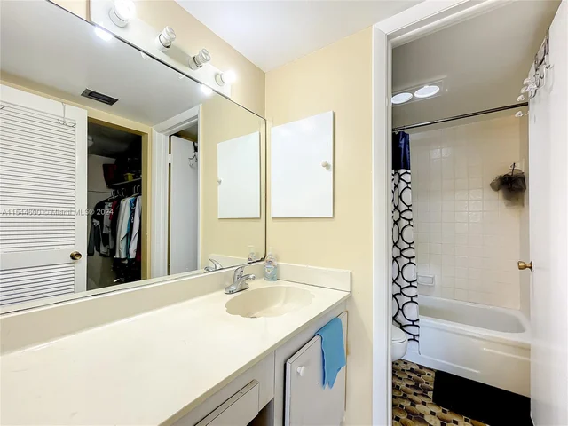 3253 Foxcroft Rd # G314, Miramar FL 33025