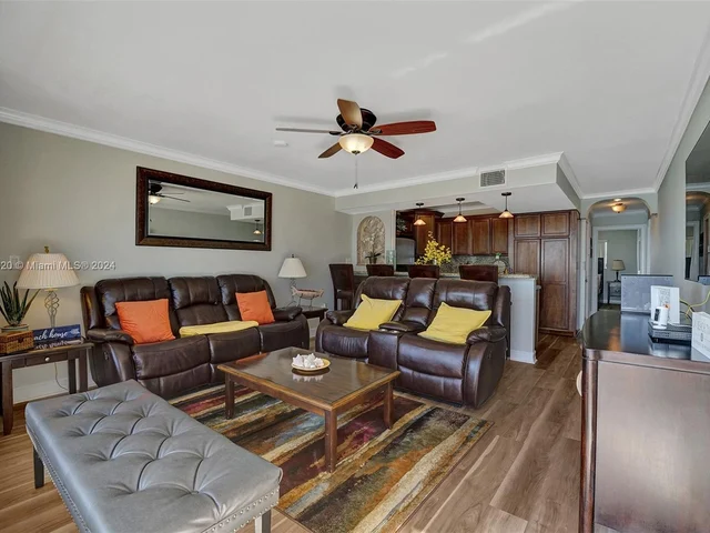 300 Oregon St # 503, Hollywood FL 33019