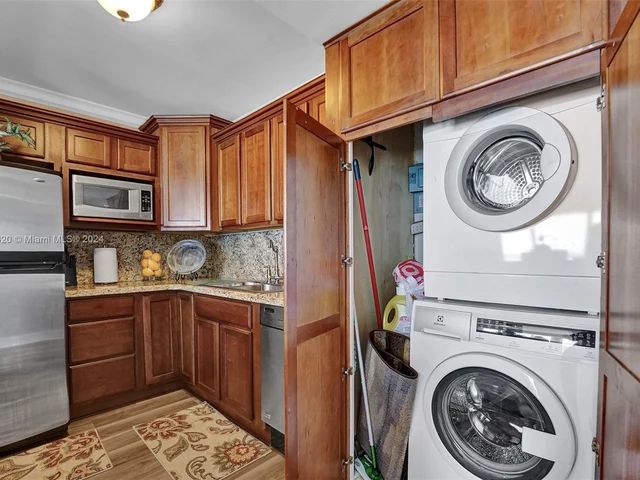 300 Oregon St # 503, Hollywood FL 33019