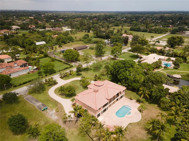 11930 NW 8th St, Plantation FL 33325