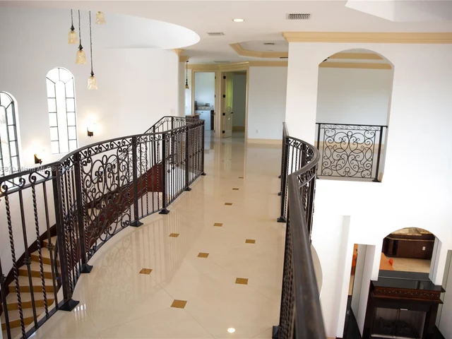 11930 NW 8th St, Plantation FL 33325