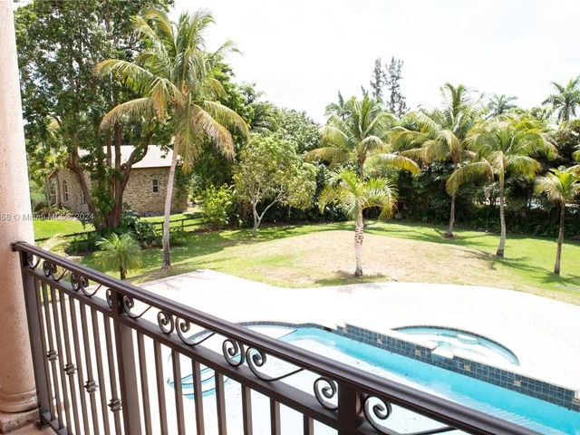 11930 NW 8th St, Plantation FL 33325