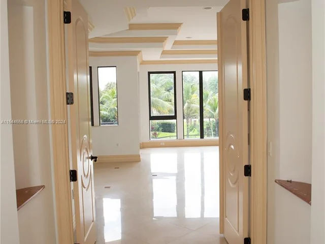 11930 NW 8th St, Plantation FL 33325