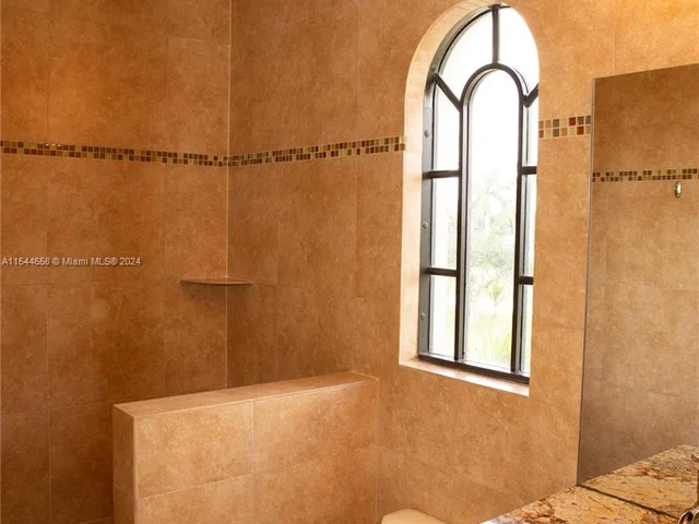 11930 NW 8th St, Plantation FL 33325