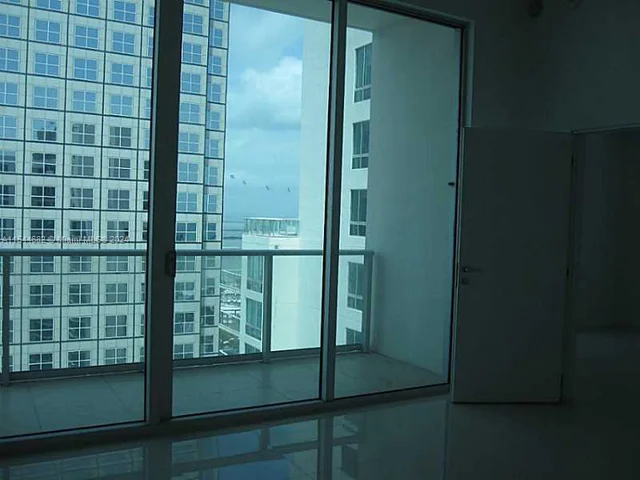 300 S Biscayne Blvd # 3803, Miami FL 33131