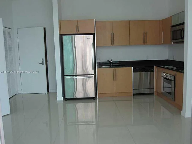300 S Biscayne Blvd # 3803, Miami FL 33131