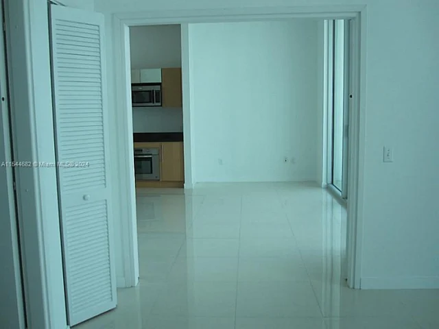 300 S Biscayne Blvd # 3803, Miami FL 33131