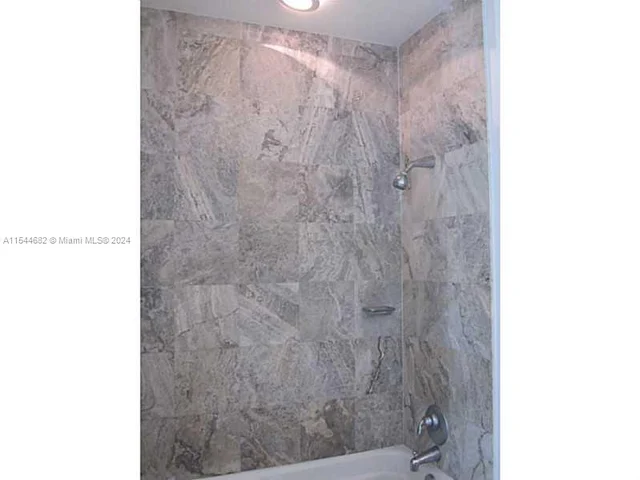 300 S Biscayne Blvd # 3803, Miami FL 33131