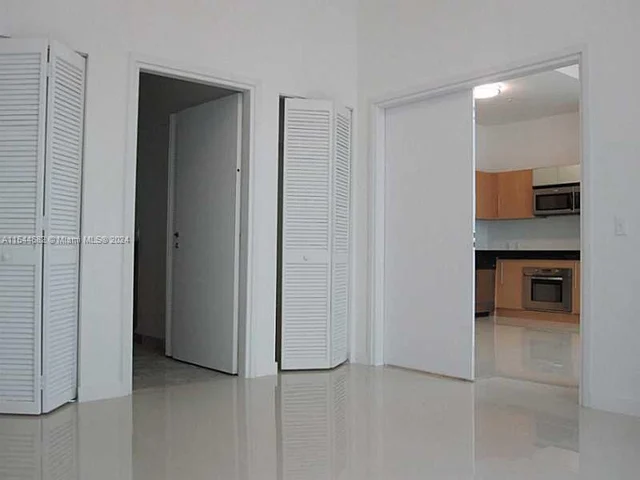 300 S Biscayne Blvd # 3803, Miami FL 33131