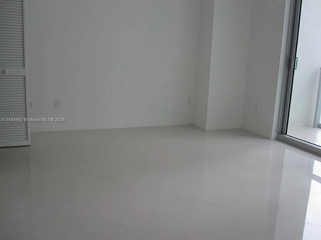 300 S Biscayne Blvd # 3803, Miami FL 33131