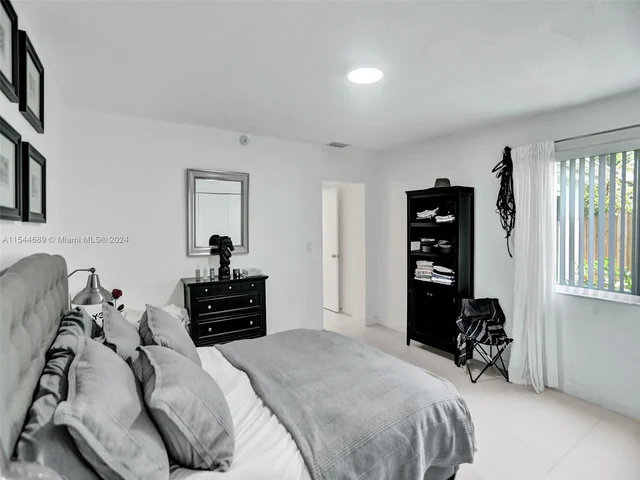 1820 NE 182nd St, North Miami Beach FL 33162